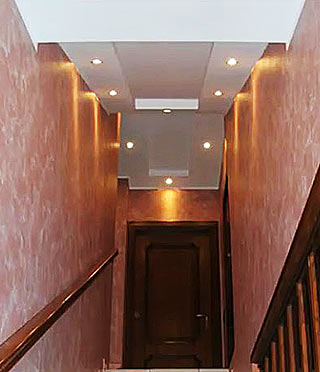 controsoffitto cartongesso vano scale con illuminazione